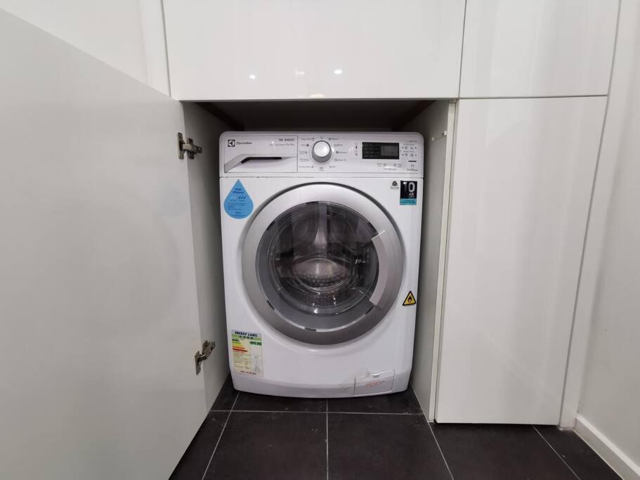 Arcoris Mont Kiara 15# Deluxe 1 Bedroom #coner Unit With Balcony