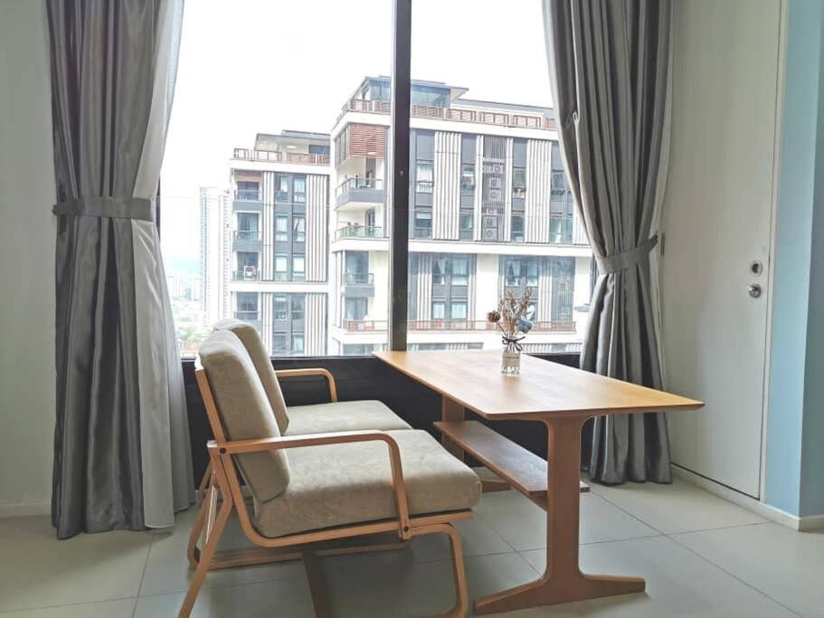 Arcoris Mont Kiara 15# Deluxe 1 Bedroom #coner Unit With Balcony * Kuala Lumpur