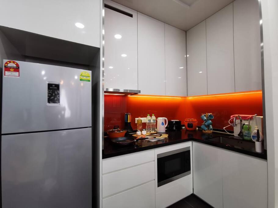 Arcoris Mont Kiara 15# Deluxe 1 Bedroom #coner Unit With Balcony Pangsapuri