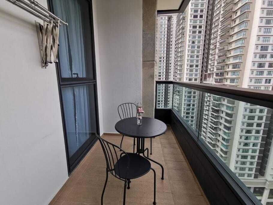 Arcoris Mont Kiara 15# Deluxe 1 Bedroom #coner Unit With Balcony